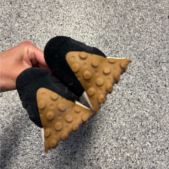 New Balance 327 - Picture 4 of 5